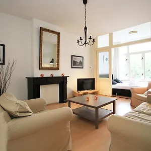 https://nassau-canal-apartment.amsterdamhotelsnl.com